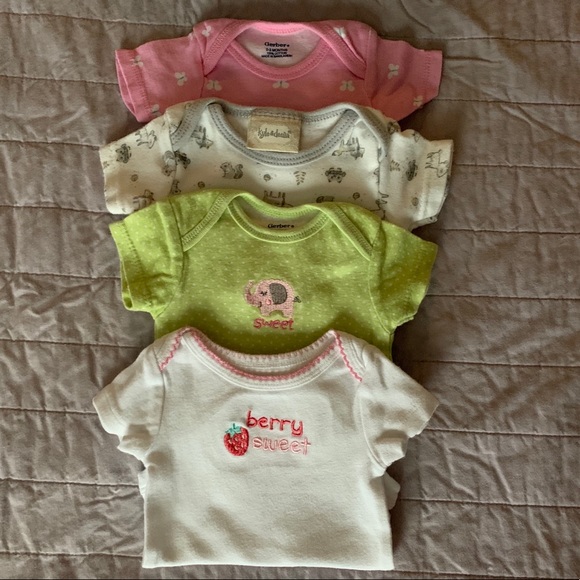 SOLD 4 short-sleeve onesies 0-3 months - Picture 2 of 8